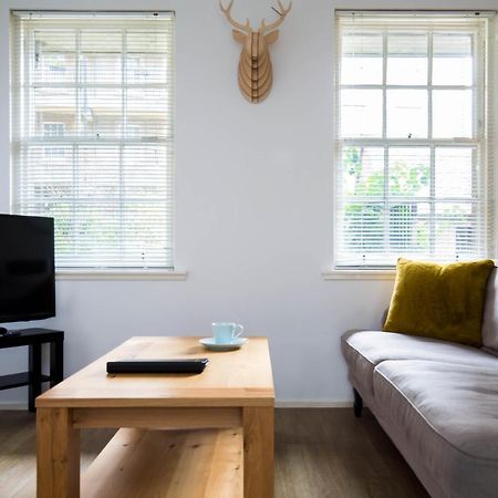 Modern Grassmarket Apartment Edimburgo Exterior foto